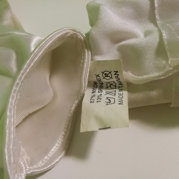 FREE Kids Medium White Costume Gloves - Picture 3 of 4